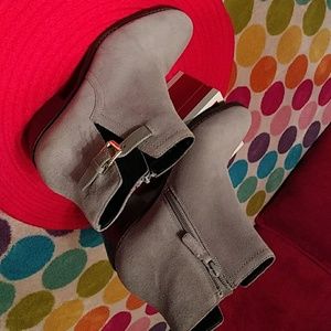 Authentic Cole Haan mini boots E16 W05306 6B